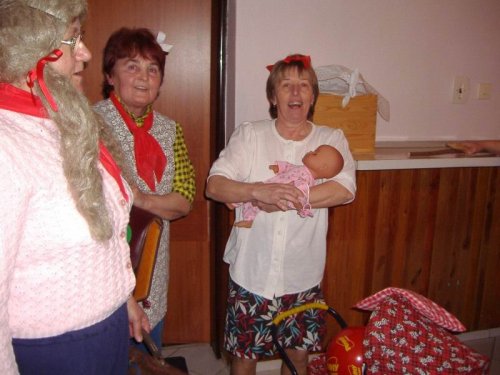 Hraje celá dědina aneb S veselou myslí na nesmysly. - 18.3.2006